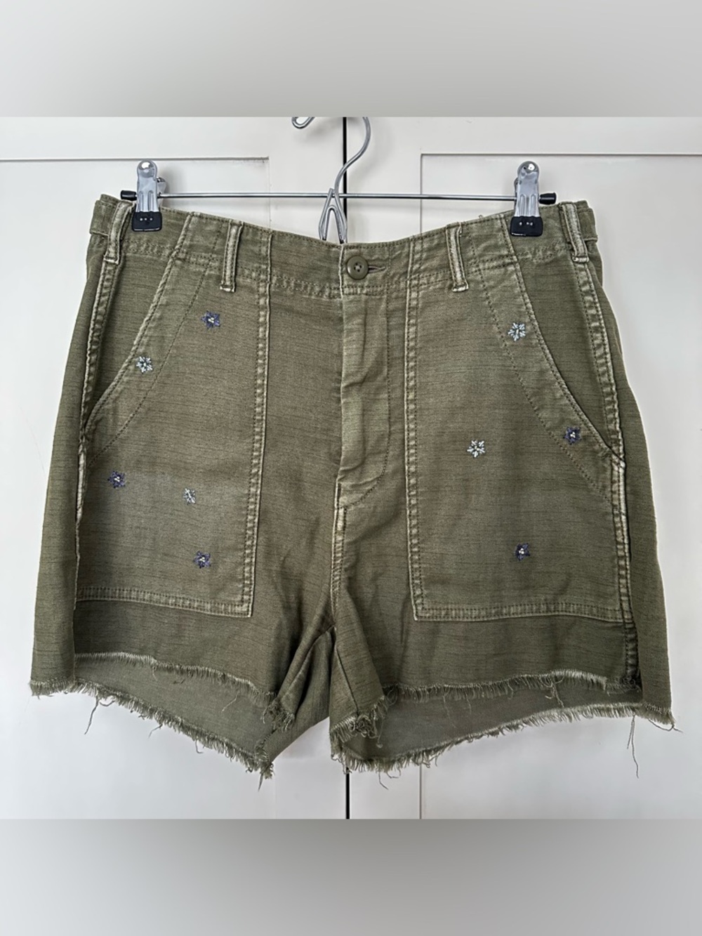 American Eagle Outfitters Olive Green Floral Embroidered Shorts Size 6 NWT